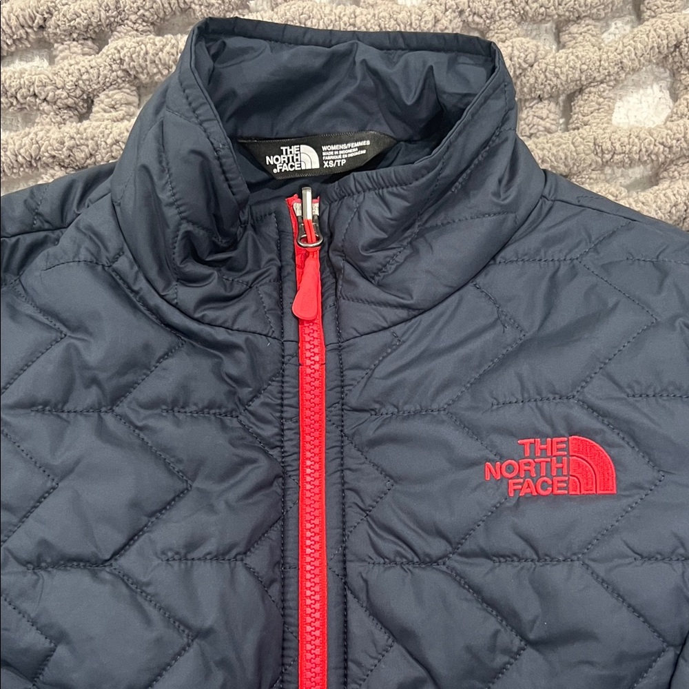 The North Face Puffer Jacket - Navy Blue & Neon Pink